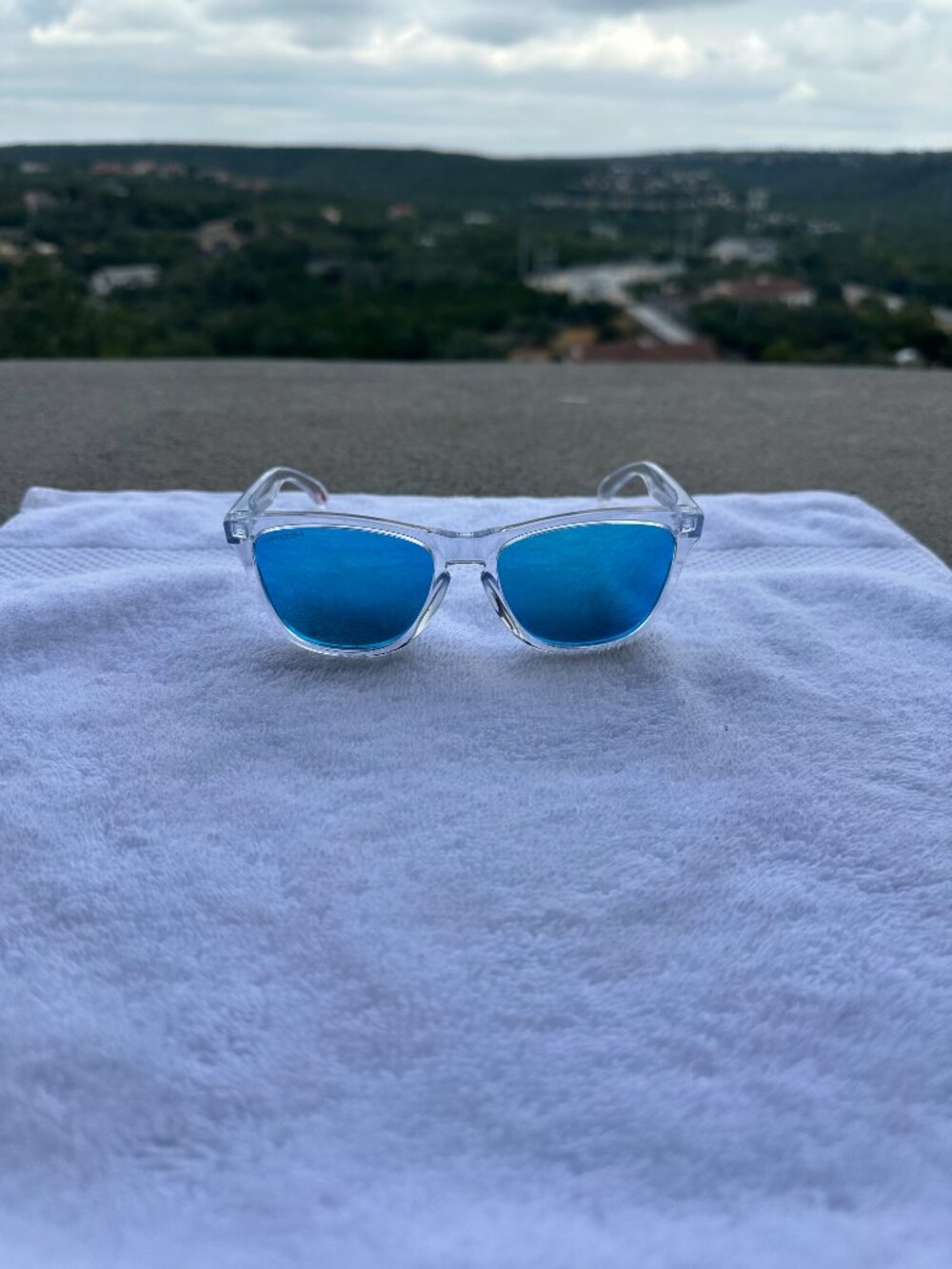 Oakley Frogskins Sunglasses Clear Frame Blue Prizm Lens NWOT Authentic